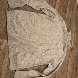 Uniqlo 100% cashmere light gray turtleneck